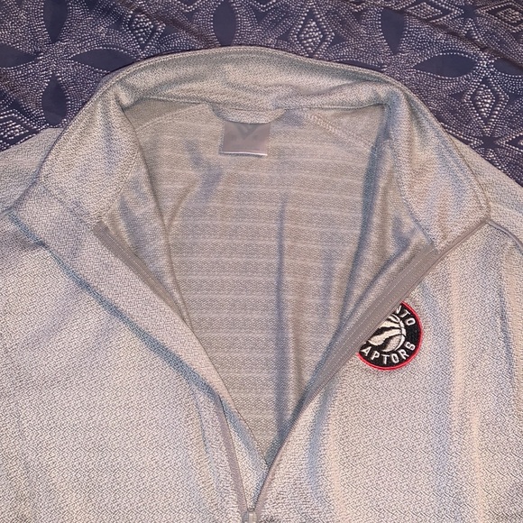 🏀Toronto Raptors🏀 Levelware Premium Woman’s Size Medium Sports Sweater - Picture 2 of 6